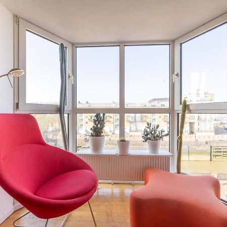 Sunny Maisonette With Views Over Canary Wharf, London Exterior photo
