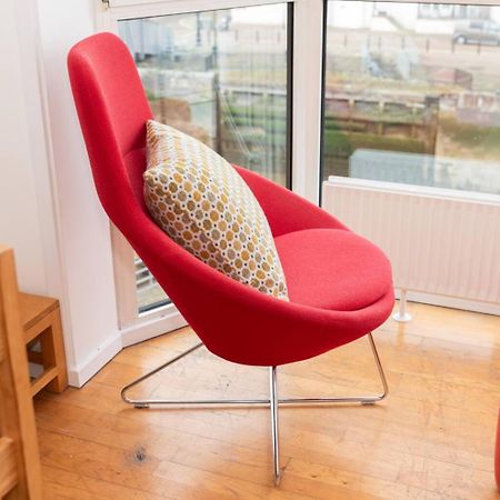 Sunny Maisonette With Views Over Canary Wharf, London Exterior photo