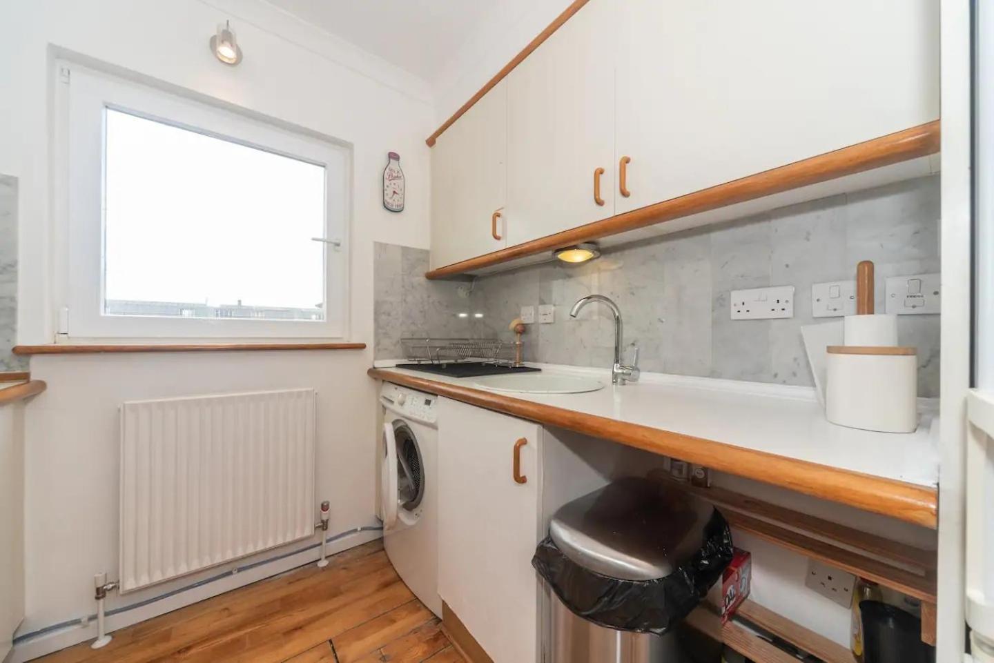 Sunny Maisonette With Views Over Canary Wharf, London Exterior photo