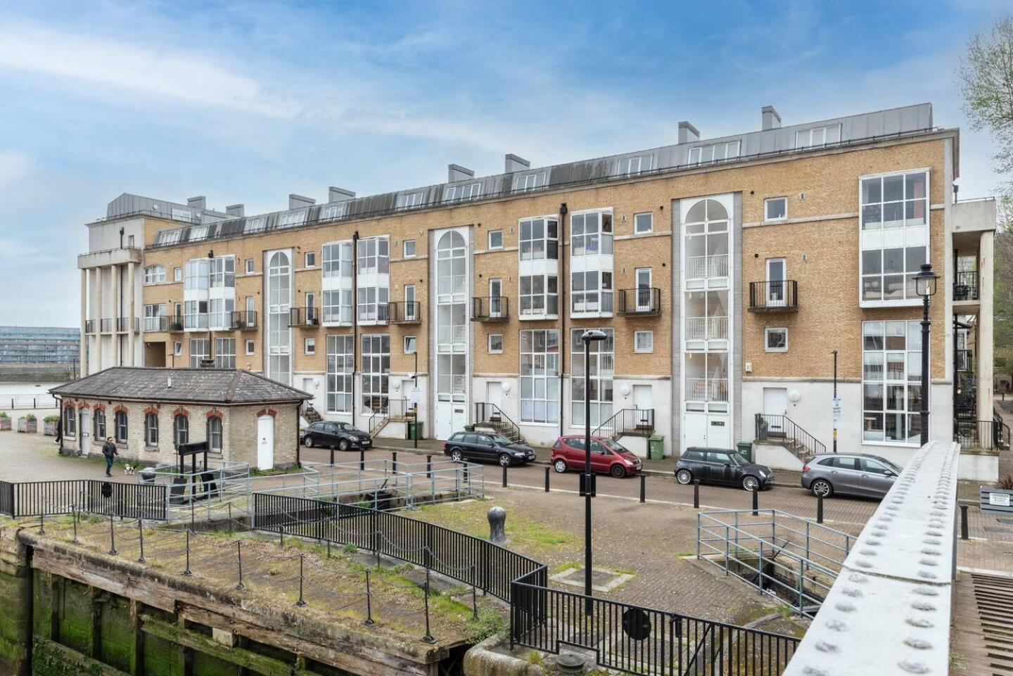 Sunny Maisonette With Views Over Canary Wharf, London Exterior photo