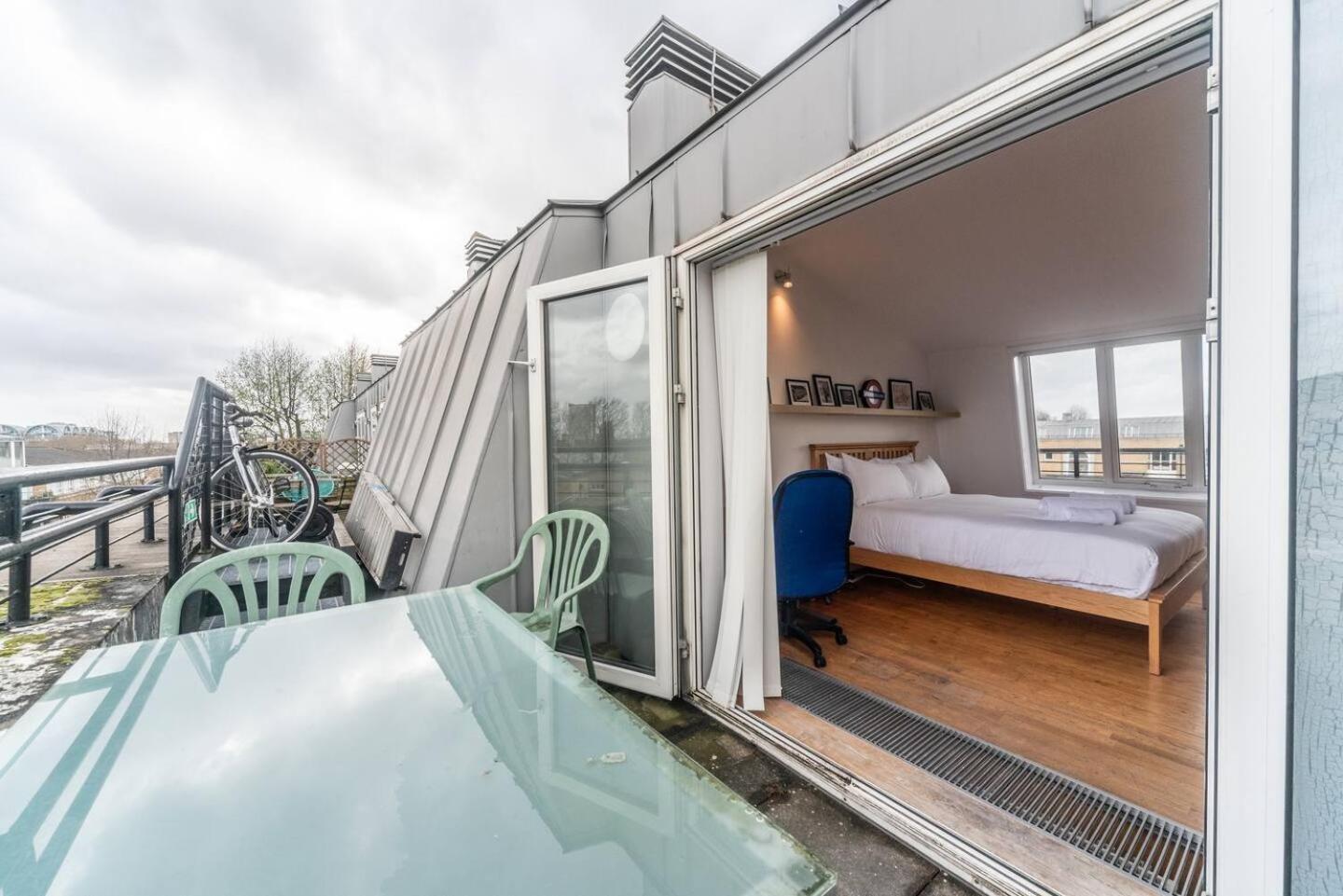 Sunny Maisonette With Views Over Canary Wharf, London Exterior photo