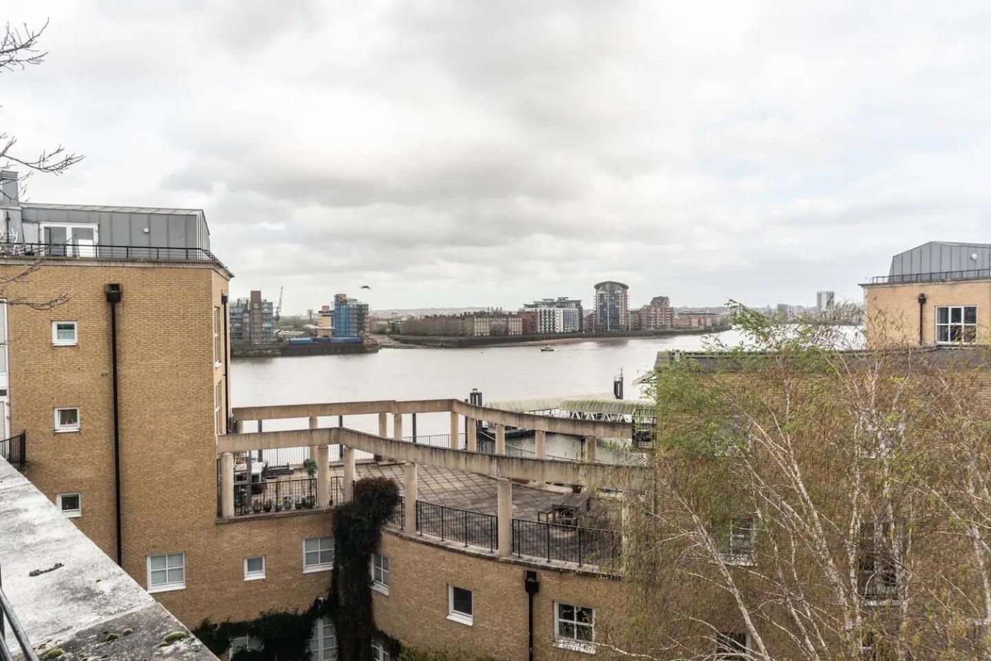 Sunny Maisonette With Views Over Canary Wharf, London Exterior photo