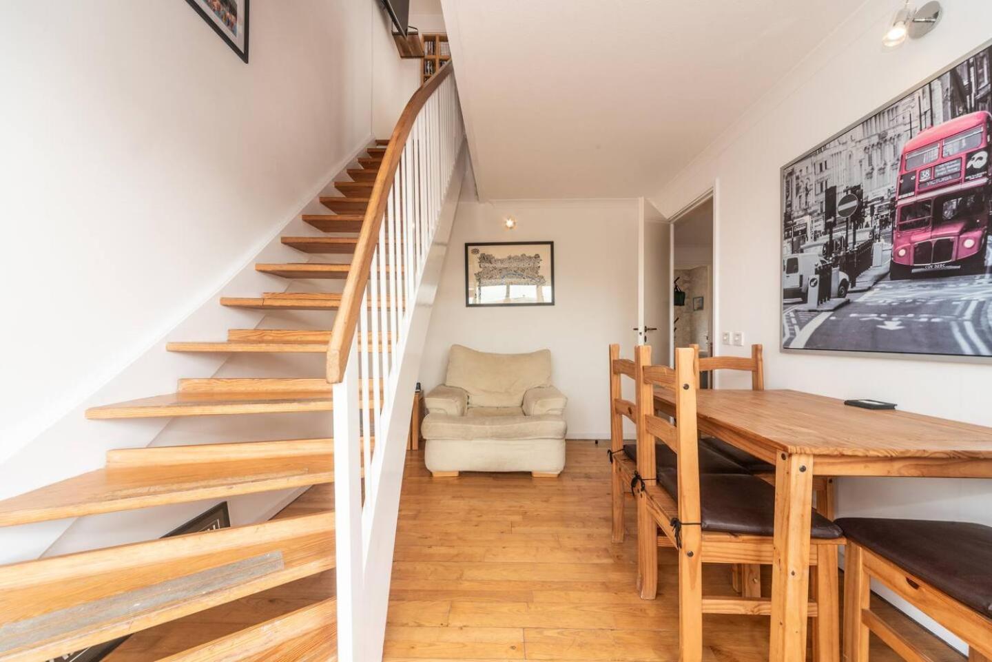 Sunny Maisonette With Views Over Canary Wharf, London Exterior photo