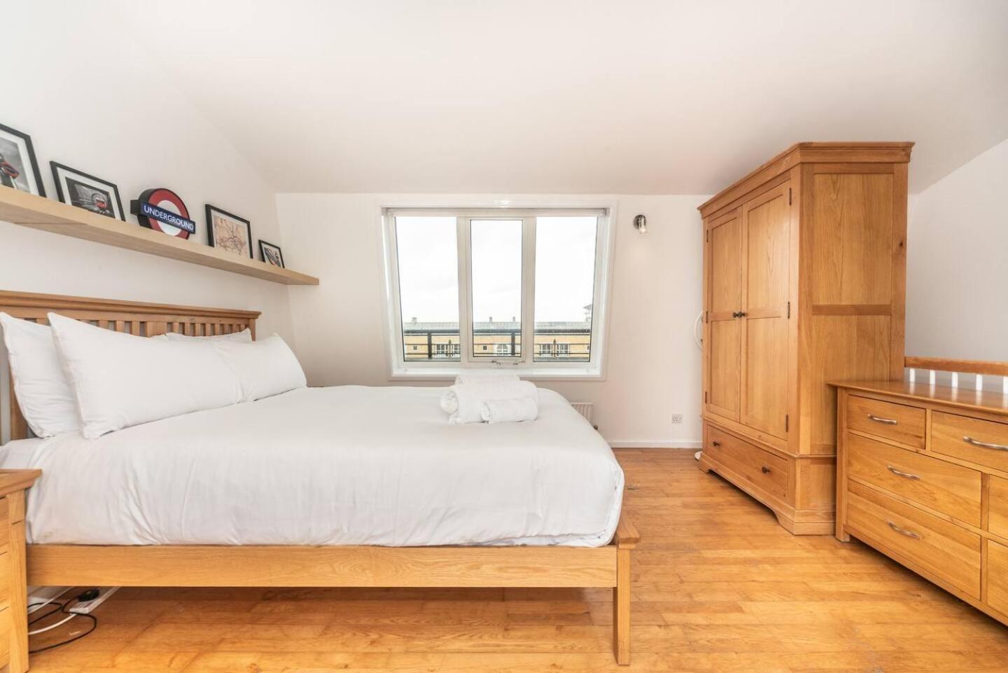 Sunny Maisonette With Views Over Canary Wharf, London Exterior photo