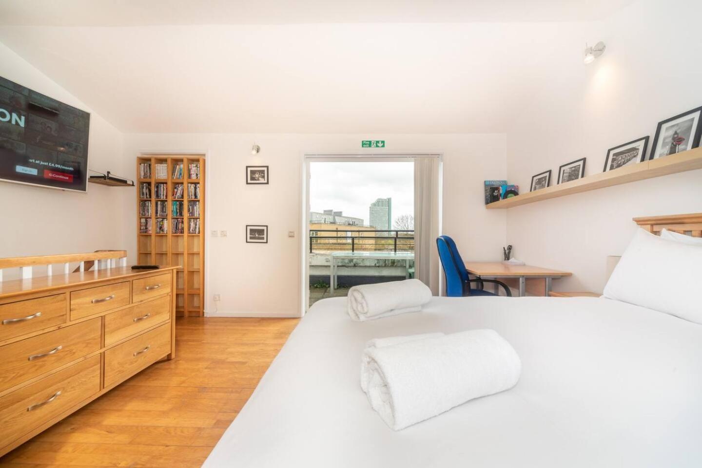 Sunny Maisonette With Views Over Canary Wharf, London Exterior photo