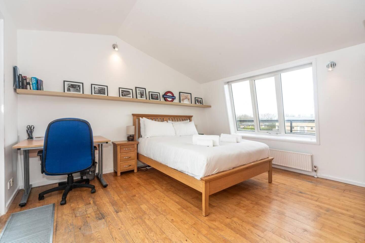 Sunny Maisonette With Views Over Canary Wharf, London Exterior photo