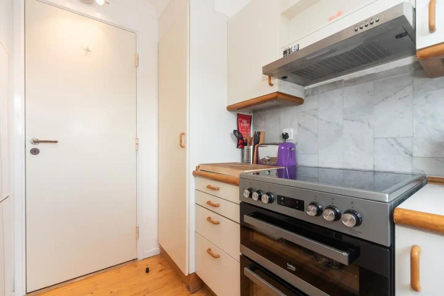 Sunny Maisonette With Views Over Canary Wharf, London Exterior photo