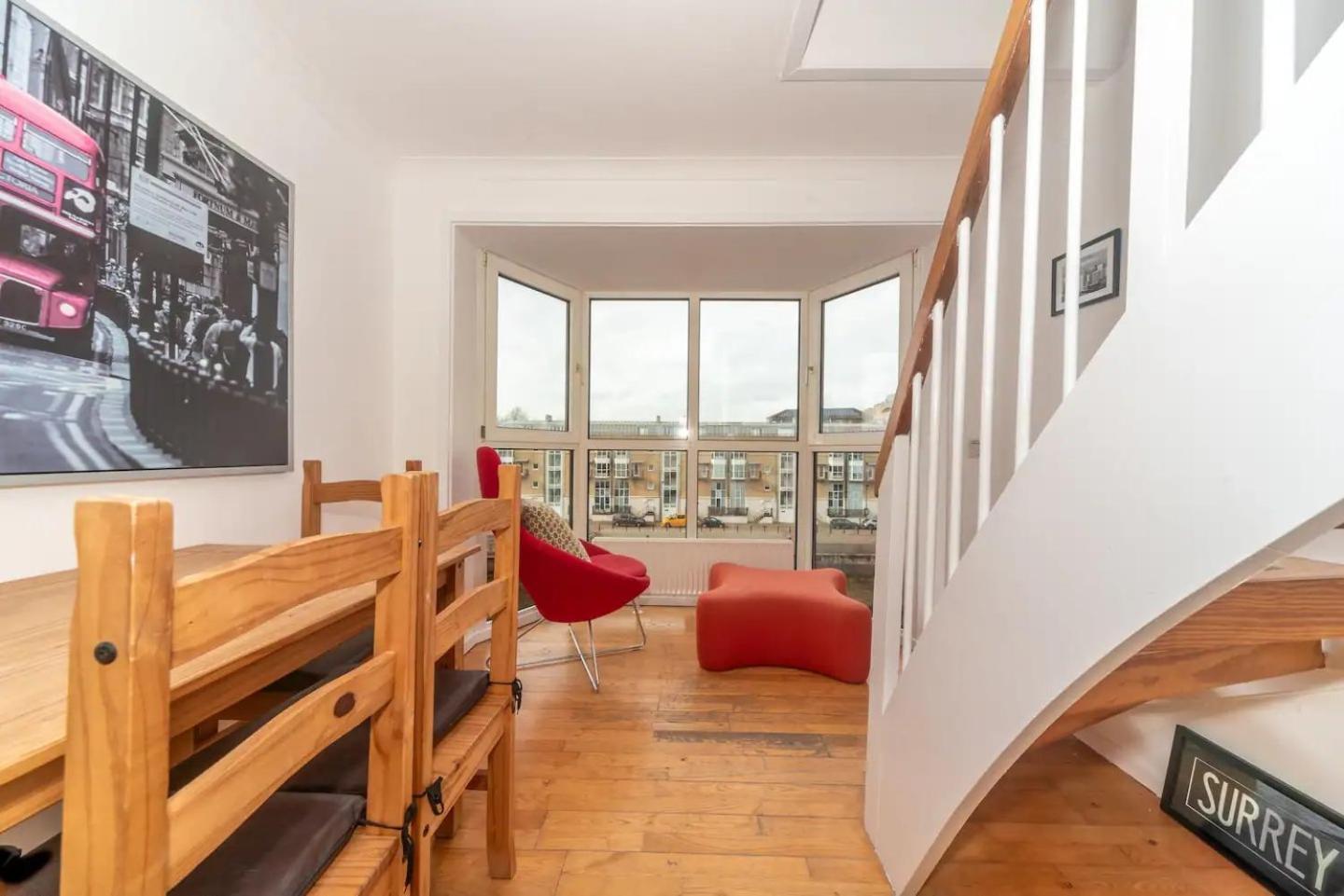 Sunny Maisonette With Views Over Canary Wharf, London Exterior photo